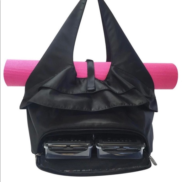 Six Pack Fitness Handbags - NWT SIX PACK FITNESS SANA YOGA MEAL PREP BAG WITH FOOD CONTAINERs